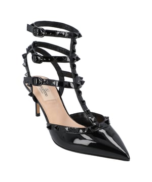 Closure Type: Buckle Closure
Materials: Patent Leather
Sole: Leather
Heel Height: 6.5 cm
Toe: Pointed
Heel Type: Mid Heel Measurments:  height: 65 mm