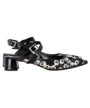 Empfohlener Verkaufspreis
Die Erdem Slingback-Pumps mit Blumenmuster aus schwarzem Satin strahlen romantische Eleganz aus. Zarte Blumenmotive verleihen der raffinierten Silhouette einen Hauch von Verspieltheit. Die spitze Zehenpartie und der schmale Absatz verleihen dem Pumps ein elegantes Finish – perfekt für besondere Anlässe oder den eleganten Alltag. Kombinieren Sie sie mit einem eleganten Kleid oder einer weiten Hose, um das raffinierte Muster und den Vintage-Charme perfekt zur Geltung zu bringen.

Erdem Slingback-Pumps mit Blumenmuster aus schwarzem Satin

Zustand: Gut
Gebrauchsspuren: Leichte Gebrauchsspuren, Sohlen ausgetauscht.
Verpackung: Karton
Farbe: Schwarz
Material: Satin
Größe: IT | 40
Maße: Absatzhöhe: 45; Innensohlenlänge: 265
Artikelnummer: NAPPUGBSH478850W