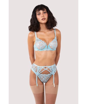 Feel elegant in Eva...The Eva Blue Graphic Embroidery Suspender Belt features delicate floral embroidery over the straps. The four suspender straps are adjustable to ensure the perfect fit. Match with your favourite pair of stockings along with the Eva Bra and Brief for the full elegant ensemble.




Blue Embroidered Suspender Belt
Floral Embroidery
4 adjustable straps