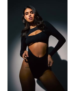 Introducing our Wolf &Whistle Laurel Black CutOut Jersey LongSleeved Body it's the sassy secret weapon your wardrobe's been craving! With its daring cutouts and comfy jersey fabric, this body is ready to unleash your inner mischiefmaker while keeping you looking fab.




Cut out open front detail
Popper fastening gusset
Long sleeves
Full back
Brief style bottom
High rise legs 
Pull on