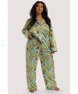 All things nude and flowers...Our Bodil Jane Pyjamas are the perfect PJ set to relax in. Our Artists Pyjamas are all part of our sustainble edit and include recycled polyester.