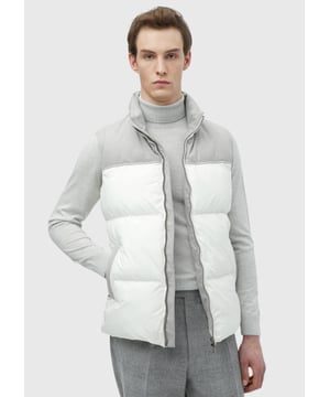 Ramsey-Anzüge sind ein Muss für moderne Männer und vereinen Stil und Selbstbewusstsein für Alltag und Beruf. Gefertigt aus hochwertigen Stoffen