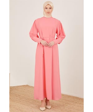 Armine, een merk dat opvalt door haar elegante design en hoogwaardige afwerking, biedt speciale collecties die de stijl van elke vrouw weerspiegelen. De producten van Armine combineren elegantie en comfort en zijn ontworpen volgens de behoeften van de moderne vrouw. De producten bieden een lange levensduur dankzij de selectie van hoogwaardige stoffen en zorgvuldige stiksels en passen zich aan elke stijl aan dankzij het brede scala aan kleuren en modellen. Door klassieke en moderne kledinglijnen te combineren, biedt Armine u de mogelijkheid om uw elegantie te completeren in het dagelijkse leven, het zakenleven of op speciale uitnodigingen. Elk Armine kledingstuk benadrukt zowel esthetiek als functionaliteit door mode te interpreteren met een tijdloos begrip.