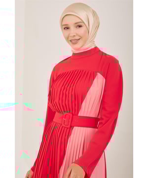 Armine, een merk dat opvalt door haar elegante design en hoogwaardige afwerking, biedt speciale collecties die de stijl van elke vrouw weerspiegelen. De producten van Armine combineren elegantie en comfort en zijn ontworpen volgens de behoeften van de moderne vrouw. De producten bieden een lange levensduur dankzij de selectie van hoogwaardige stoffen en zorgvuldige stiksels en passen zich aan elke stijl aan dankzij het brede scala aan kleuren en modellen. Door klassieke en moderne kledinglijnen te combineren, biedt Armine u de mogelijkheid om uw elegantie te completeren in het dagelijkse leven, het zakenleven of op speciale uitnodigingen. Elk Armine kledingstuk benadrukt zowel esthetiek als functionaliteit door mode te interpreteren met een tijdloos begrip.