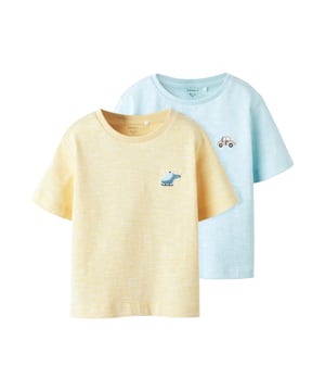 Dit T-shirt combineert een casual look met een aangenaam draagcomfort. De zachte katoenjersey zorgt voor hoge comfort – perfect voor elke dag. Dankzij de gemêleerde uitstraling en het subtiele borduursel krijgt je outfit een stijlvolle touch, zonder te overdadig te zijn. De Regular Fit biedt je een comfortabele pasvorm, terwijl de ronde hals met ribboord prettig om de hals ligt. Ideaal voor ontspannen dagen met een vleugje stijl!