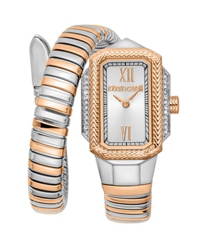 De Roberto Cavalli Lady horloge is een chique en modern modeaccessoire, ontworpen voor volwassen vrouwen. Het beschikt over een nauwkeurige kwartsbeweging met een minimalistische twee-hands weergave, die zowel stijl als functionaliteit biedt. De kast is vervaardigd uit roestvrij staal met een elegante combinatie van zilvergrijs en roségouden tinten, met een dikte van 8 mm, terwijl de diameter niet gespecificeerd is. Een duurzaam mineraalglas beschermt de wijzerplaat en de horloge heeft een pull & push kroon voor gemakkelijke tijdsaanpassing.

De band is ook gemaakt van roestvrij staal en weerspiegelt het twee-kleuren ontwerp van de kast met zilvergrijze en roségouden accenten. Het heeft een lengte van 23 cm en een breedte van 13 mm, wat zorgt voor een comfortabele pasvorm. De zilvergrijze wijzerplaat completeert de algehele esthetiek, waardoor een samenhangende en verfijnde uitstraling ontstaat. Met een gewicht van 46 gram is deze waterbestendige horloge geen gelimiteerde editie en beschikt het niet over lichtgevende wijzers of indexen, waardoor het een verfijnde keuze is voor dagelijks gebruik.