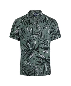 100% Eco Liva Viscose. Fabric: Soft Touch. Design: All-Over Print, Hawaiian. Pockets: 1 Chest Pocket. Neckline: Cuban Collar. Sleeve-Type: Short-Sleeved. Fabric Technology: Breathable, Lightweight, Quick Dry. Side Split Hem. S: 37 in. M: 40 in. L: 43 in. XL: 46 in. XXL: 49 in. 3XL: 52 in. 4XL: 55 in. 5XL: 58 in.