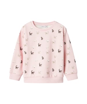 Mit diesem Pullover wird jeder Tag ein bisschen kuscheliger und verspielter! Der vollflächige Katzenprint sorgt für gute Laune und macht den Look zu etwas ganz Besonderem. Die normale Passform und Länge bieten dir viel Bewegungsfreiheit, während die überschnittenen Schultern für einen lässigen Sitz sorgen. Dank der weichen Innenseite aus ungekämmtem Sweatstoff fühlt sich der Pullover super angenehm auf der Haut an. Rippbündchen sorgen für bequemen Halt, und ein gewebtes Label innen rundet das Design stilvoll ab. Perfekt für gemütliche Tage und tierisch coole Outfits!