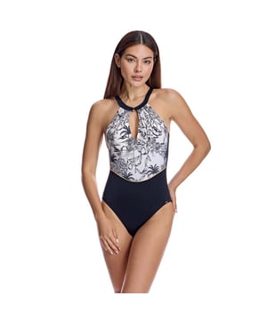 Dit eendelige badpak voor dames combineert elegantie en comfort met een afslankend ontwerp dat het silhouet flatteert. De hoogwaardige materialen en zorgvuldig vervaardigde details maken het een ideaal damesbadpak om er verfijnd uit te zien op het strand of bij het zwembad.\n\n Details:\n - Halternek met opening bij de hals.\n - Rug met verstelbare strik.\n - Uitneembare cups.\n - Bloemenprint.\n - Lage rug met U-uitsnijding.\n - Sneldrogend en chloorbestendig materiaal.\n - Optimale bedekking en ondersteuning.\n\n We kunnen gerust zeggen dat eendelige badpakken voor dames u alles bieden wat u zoekt. Als je geïnteresseerd bent in het kopen van een stijlvol en praktisch stuk waarmee je op elk moment van het jaar kunt zwemmen, dan zijn de picozwempakken voor dames iets voor jou.\n\n Onze eendelige zwempakken voor vrouwen passen perfect bij elk type en elke borstomvang, zonder uitzondering.\n Samenstelling: Buitenkant: 80% Polyamide, 20% Lycra; Binnenkant: 76% Polyamide, 24% Elastaan; Cup: 100% Polyester\n Onderhoud:\nHandwas.\n Gebruik neutrale zeep.\n Niet draaien of knijpen.\n Aan de lucht drogen.
