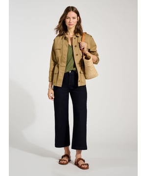 Description\nWe’ve got all bases covered when it comes to jeans. This new style is perfect for milder weather thanks to its ankle-grazing crop and contemporary, wide-leg shape. Cut to hug the waist, bum and hips, they are elevated with a pair of front patch pockets. Prepare to wear them on repeat!\n\nMade in Europe\nCrafted in organic cotton denim\nStretchy\nZip fly fastening\nSits on the waist\n\n\nSustainable Attributes:\n  Natural fibres   Organic   Ethically made   Vegan   Low Carbon \n\nDetails\nModel is 5'10 (177cm) and is wearing a UK 1099% Organic Cotton, 1% ElastaneDelicate Machine Wash - 40°Product code: JN40017-DARInside leg - 65cm (25 5/8)