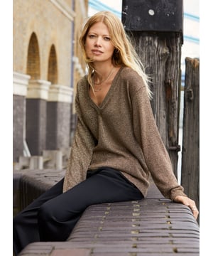 Description\n“Baukjen’s, Lyra Sparkle V-Neck Jumper is a partywear piece that would add some glitter to any outfit.” - The Independent\nFits true to size, however if you prefer a more slouchy, relaxed look, we suggest you size up.\nGive novelty knitwear the cold shoulder and make a beeline for the Lyra Sparkle Jumper instead. This easy v-neck is the ultimate in relaxed glamour as its metallic blend does all the hard work for you! Intentionally slouchy with raglan sleeves, you can dress it up with leather leggings or mini skirts, or dial it down with denim.\n\nMade in Europe\nCrafted in soft, luxurious Viscose\nDeep v-neck\nRelaxed fit\n\n\nSustainable Attributes:\n  Low Impact   Low Water Use   Natural fibres   Ethically made\n\nDetails\nModel is 5'10 (177cm) and is wearing a UK 1080% Viscose 20% Metallised FibreHand Wash Product code: KW40316-BNZBack shoulder at neck to hem - 59cm (23 1/4)Sleeve length - 52cm (20 1/2)
