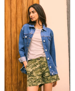 Description\nWe’ve updated the classic indigo jean jacket to offer a longer, rear-skimming silhouette. This shape works well over printed dresses as well as offering coverage over leggings or jeans. Crafted from soft organic cotton, we've added just the right amount of stretch to make sure it offers everyday comfort. With contrast stitching and the perfect mid-blend wash, prepare to wear this wardrobe classic on repeat. \n“I’ll be wearing this over most of my looks”, Baukjen  \n\nMade in Europe\nCrafted in organic stretch cotton \nWardrobe classic \nLonger line \n\n\nSustainable Attributes:\n\n \n Natural fibres \n \n Organic \n \n Ethically made \n\n Vegan \n \n Low Carbon \n\nDetails\n Model is 5'10 (177cm) and is wearing a UK 10\n99% Organic Cotton, 1% Elastane\nDelicate Machine Wash - 40°\nProduct code: JK40120-WSD \nBack shoulder at neck to hem - 70cm (27 1/2)\nSleeve length - 55cm (21 5/8)