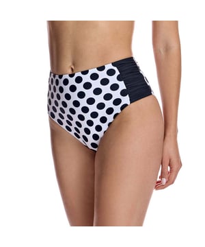 Esta braguita bikini mujer tiro alto con un estampado elegante es perfecto para quienes buscan un diseño divertido y clásico.\n\nDetalles:\n- Corte de tiro alto para mayor cobertura.\n- Tejido de vanguardia con un alto poder moldeador.\n- Costuras laterales con detalles fruncidos.\n- Estampado de lunares clásico.\n- Alta resistencia al cloro, cremas y aceites bronceadores y excelentes propiedades de absorción de la humedad.\n\nTodas las partes de abajo bikini de nuestros bikinis se acoplan a la perfección a tu anatomía, resaltando las virtudes de piernas. Y es que, nuestras braguitas bikini se adaptan a la perfección a cualquier tipo de mujer.\n\nNo hace falta tener unas piernas de vértigo para que las partes de de abajo bikini de nuestros bikinis cintura alta te sienten estupendamente.\n Composición: Exterior: 80% Poliamida, 20% Lycra; Interior: 85% Poliamida, 15% Elastano.\n Cuidados:\nLavar a mano.\nUsar jabón neutro.\nNo retorcer ni exprimir.\nSecar al aire libre.