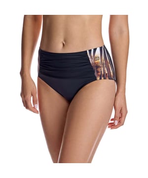 Esta braguita bikini mujer tiro alto con un estampado elegante es perfecto para quienes buscan un diseño divertido y clásico.\n\nDetalles:\n- Corte de tiro alto para mayor cobertura.\n- Tejido de vanguardia con un alto poder moldeador.\n- Fruncido central que estiliza la figura.\n- Detalles estampados laterales.\n- Alta resistencia al cloro, cremas y aceites bronceadores y excelentes propiedades de absorción de la humedad.\n\nTodas las partes de abajo bikini de nuestros bikinis se acoplan a la perfección a tu anatomía, resaltando las virtudes de piernas. Y es que, nuestras braguitas bikini se adaptan a la perfección a cualquier tipo de mujer.\n\nNo hace falta tener unas piernas de vértigo para que las partes de de abajo bikini de nuestros bikinis cintura alta te sienten estupendamente.\n Composición: Exterior: 80% Poliamida, 20% Lycra; Interior: 76% Poliamida, 24% Elastano.\n Cuidados:\nLavar a mano.\nUsar jabón neutro.\nNo retorcer ni exprimir.\nSecar al aire libre.