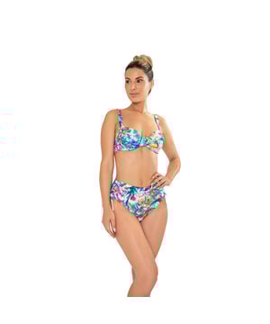 Deze damesbikiniset is een ideale keuze voor wie op zoek is naar een zomerse look die comfort en stijl combineert. Met zijn moderne ontwerp en zorgvuldig vervaardigde details is dit damesbadpak perfect om je figuur te accentueren terwijl je geniet van een dag zon en zee.\n\n Details:\n\n Top:\n - Verstelbare bandjes.\n - Beugel cups.\n - Centraal detail.\n - Metalen clipsluiting.\n - Sneldrogend en chloorbestendig materiaal.\n\n Bikinibroekje:\n - Hoog getailleerd model.\n - Verstelbare veters aan de zijkant.\n - Geavanceerde vormgevende stof.\n\n We kunnen gerust zeggen dat bikinisets voor dames je alles bieden wat je zoekt om van de zomer te genieten.\n\n Onze tweedelige badpakken voor vrouwen passen perfect bij elk type en elke borstomvang, zonder uitzondering.\n Samenstelling: Buitenkant: 82% Polyamide, 18% Elastaan; Binnenkant 1: 92% Polyester, 8% Elastaan; Binnenkant 2: 73% Polyamide, 27% Elastaan; Binnenkant 3: 90% Polyester, 10% Elastaan.\n Onderhoud:\nHandwas.\n Gebruik neutrale zeep.\n Niet draaien of knijpen.\n Aan de lucht laten drogen.