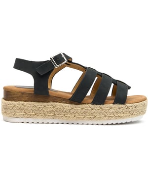 Las Solesister Maria combinan estilo y comodidad para tu armario de verano. Estas alpargatas negras lucen un diseño de plataforma que añade altura sin sacrificar estabilidad. Confeccionadas con una parte superior sintética y una suela de goma resistente, ofrecen una tracción fiable para usarlas todo el día. Su versátil silueta combina a la perfección con vestidos de verano o vaqueros cropped, manteniendo un ajuste perfecto que facilita mucho la compra online.