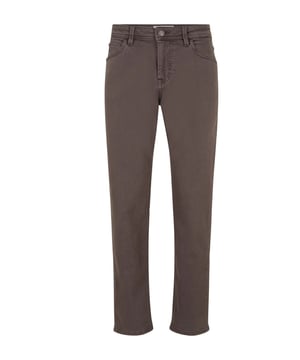 5-Pocket-Jeans «Josh» met riemlussen en logopatch in aangename stretchkwaliteit. Een veelzijdige combinatiepartner.