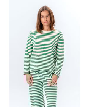 Das gestreifte Hemd in Grün ist die perfekte Wahl für die Frau, die Stil mit Komfort verbinden möchte. Dieses Damenshirt aus unserer Kollektion bietet eine moderne Passform, die sich je nach Anlass ganz einfach nach oben oder unten stylen lässt. Der stilvolle Grünton betont die feinen Details der horizontalen Streifen und macht das Hemd sowohl für den Alltag als auch für formellere Anlässe ideal. Für eine hohe Qualität sorgt die Materialzusammensetzung mit einer angenehmen Mischung aus Polyester, Baumwolle, Viskose und Elasthan, die für optimale Bewegungsfreiheit sorgt. Kombinieren Sie das Shirt mit Ihrer Lieblingsjeans oder einem eleganten Rock für einen unschlagbaren Look.