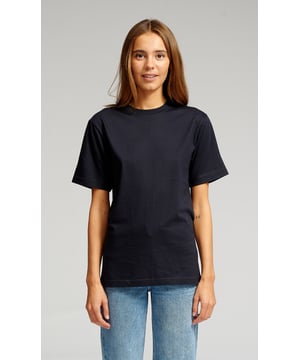 Oversized T-shirt in marineblauw: het ultieme comfort in je basisgarderobe
Oversized pasvorm: ontworpen om maximaal comfort en bewegingsvrijheid te bieden.
Hoogwaardige materialen: gemaakt van 100% katoen
Tijdloos ontwerp: eenvoudige en veelzijdige stijlen, geschikt voor elke gelegenheid.
Webwinkel met jaarlijks ruim 750.000 tevreden klanten: Uw garanties voor kwaliteit en betrouwbaarheid.
Voordelen van het oversized T-shirt - Navy:
Superieur comfort: Zachte stof en een losse pasvorm zorgen de hele dag voor een comfortabel gevoel.
Tijdbesparend winkelen: dankzij onze snelle levering kunt u binnen een mum van tijd genieten van uw nieuwe T-shirt.
Stijlvolle veelzijdigheid: perfect voor ontspannen dagen thuis of om te stylen voor een informele dag op het werk.
Duurzaamheid en betrouwbaarheid: gemaakt van hoogwaardige materialen om langdurig gebruik en tevredenheid te garanderen.
Past in elke garderobe: Zie er stijlvol uit, voel je comfortabel en kies vandaag nog voor het Oversized T-shirt - Navy voor de ultieme combinatie van stijl en comfort!