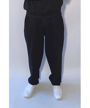 Die Original-Jogginghose von TeeShoppen in Schwarz bietet eine perfekte Kombination aus zeitlosem Stil und unschlagbarem Komfort. Diese Jogginghose wurde speziell für Männer entwickelt, die sowohl Wert auf Stil als auch auf Funktionalität legen. Mit ihrem klassischen Look und der bequemen Passform sind die Original Jogginghosen die ideale Wahl für jeden Anlass. Aus hochwertigem und strapazierfähigem Material gefertigt, gewährleistet diese Jogginghose eine lange Nutzungsdauer und maximalen Komfort.
