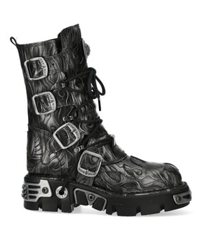 Die New Rock M-591-C63 Stiefel vereinen Gothic-, Punk- und Rock-Styles mit dem charakteristischen Metallic-Touch. Gefertigt aus echtem Rindsleder mit synthetischer Innenseite bieten sie Komfort und Haltbarkeit. Eine flache Sohle mit 6 cm Absatz und 3 cm Plateauhöhe verleiht dezente Höhe, während Schnürung, Reißverschluss und Schnallenverschluss für sicheren Sitz sorgen. Mit markanten Stahlakzenten und einer robusten Gummisohle sind diese Unisex-Stiefel ein Blickfang in jeder alternativen Garderobe. Hauptmerkmale: Material (Außen): Rindsleder Material (Innen): Synthetik Absatzhöhe: 6 cm Plateauhöhe: 3 cm Sohlenmaterial: Naturkautschuk Verschluss: Schnürsenkel (Kordel), seitlicher Reißverschluss, Schnallen Schafthöhe: 23 cm Wadenweite: 38 cm Stil: Gothic, Heavy, Punk, Rock Design: Unisex (Für alle Geschlechter geeignet)