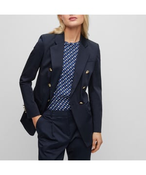 Blazerjasje Boss Jatera voor dames. Hoofdmateriaal: 96% Katoen, 4% Elastaan, Voering: 54% Viscose, 43% Polyamide, 3% Elastaan. Chemisch reinigen. Ref: 50491291404.