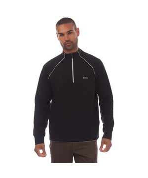 Heren BOSS Zip-Neck Sweatshirt met Geperst Artwork in zwart. Een kenmerkend zip-neck sweatshirt met branding piping en geperst artwork van BOSS Menswear. Deze regular-fit laag is gemaakt van zachte stretchkatoen. - Hoge kraag. - Kwartrits sluiting. - Manchetten van hetzelfde materiaal. - Zijzak - Branding piping en geperst artwork. - Regular fit. - 95% Katoen 5% Elastaan. Machinewasbaar - Ref: 50518194001