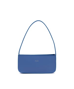 Bolso bandolera para mujer. El cierre es con cremallera. Los bolsillos internos son dos con cremallera y dos abiertos. Los bolsillos externos están ausentes. Falta la correa para el hombro. El mango es de cuero. Hay un compartimento interno. El material exterior es 100% Piel Auténtica. Internamente es 100% Poliéster. Medidas: 26x12x6 cm. Producto de moda