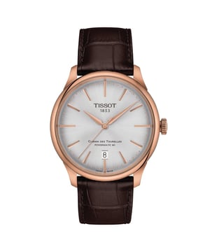 This Tissot Chemin Des Tourelles Powermatic 80 Analogue Watch for Men is the perfect timepiece to wear or to gift. It's Rose Gold 39 mm Round case combined with the comfortable Brown Leather watch band will ensure you enjoy this stunning timepiece without any compromise. Operated by a high quality Automatic movement and water resistant to 5 bars, your watch will keep ticking. This high quality watch comes with classic colours will go great with any outfit . It enables you to easily spice up a normal outfit and add style to your life. This Analogue watch features a calendar function: Date and has a Swiss Made Movement Premium Brown Leather strap, measuring 21 cm in length and 20 mm in width, with a Deployment clasp. Case diameter: 39 mm,case thickness: 11 mm, case colour: Rose Gold and dial colour: Silver