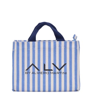 Bolso shopper para mujer. El cierre es con cremallera. Los bolsillos internos son dos con cremallera y dos abiertos. Los bolsillos externos están ausentes. La bandolera es ajustable y extraíble en tejido. El mango es de tela. Hay un compartimento interno. El material exterior es 100% nailon. Internamente es 100% Poliéster. Medidas: 32x24x14 cm. Producto de moda