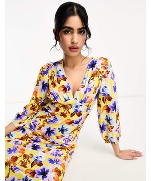Dresses by Y.A.S All other dresses can go home Floral design V-neck Long sleeves Regular fitSold By: Asos