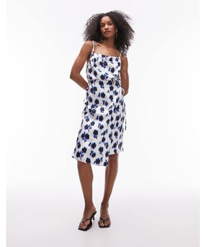Dresses by Topshop Welcome to the next phase of Topshop Square neck Tie straps Wrap skirt Tie waist Regular fitSold By: Asos