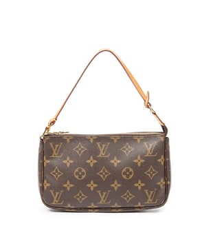 Louis Vuitton Accessoires PumpkinPendantNecklace  Buidel in de Bruin Gecoat canvas in de Gouden Messing  hardware. Het product is in In Uitstekende Staat (A).
  Afmetingen: 21x13x3 cm 
  Inclusief accessoires: None
      
  BrandCo Paris vindt zeldzame artikelen in de beste staat voor ongelooflijke prijzen. Het is de moeite waard om geduldig te zijn! Koop met vertrouwen: alle artikelen van BrandCo Paris worden zorgvuldig geselecteerd en geverifieerd door ons team van experts.

  Alle artikelen worden geleverd met een certificaat van echtheid en verpakt door BrandCo Paris.

  Classificatietabel voor de conditie van het artikel:

  N (als nieuw)
  AA (perfecte staat)
  A (uitstekende staat)
  AB (zeer goede staat)
  B (goede/redelijke staat)