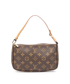 Louis Vuitton Accessoires PumpkinPendantNecklace  Buidel in de Bruin Gecoat canvas in de Gouden Messing  hardware. Het product is in In Perfecte Staat (AA).
  Afmetingen: 21x13x3 cm 
  Inclusief accessoires: Dustbag
      
  BrandCo Paris vindt zeldzame artikelen in de beste staat voor ongelooflijke prijzen. Het is de moeite waard om geduldig te zijn! Koop met vertrouwen: alle artikelen van BrandCo Paris worden zorgvuldig geselecteerd en geverifieerd door ons team van experts.

  Alle artikelen worden geleverd met een certificaat van echtheid en verpakt door BrandCo Paris.

  Classificatietabel voor de conditie van het artikel:

  N (als nieuw)
  AA (perfecte staat)
  A (uitstekende staat)
  AB (zeer goede staat)
  B (goede/redelijke staat)