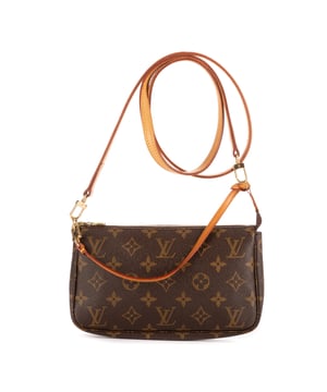 Louis Vuitton Bolsas Accessory Pouch  Bolsa en Marrón Lona recubierta y Latón dorado hardware. El producto está en en Excelentes Condiciones (A).
  Dimensiones: 21x12x4 cm 
  Accesorios incluidos: Strap
    
  BrandCo Paris encuentra artículos raros y en las mejores condiciones a precios increíbles. ¡Vale la pena tener paciencia! Compra con confianza: todos los artículos de BrandCo Paris son seleccionados y autenticados cuidadosamente por nuestro equipo de expertos.
  Todos los artículos vienen con un certificado de autenticidad y un embalaje entregado por BrandCo Paris.
  Tabla de clasificación de la condición del artículo
  N (como nuevo)
  AA (perfecto estado)
  A (excelente estado)
  AB (muy buen estado)
  B (bueno/regular)