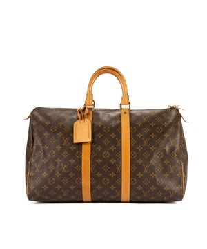 Louis Vuitton Bolsas Keepall 45 Bolsa de viaje en Marrón Lona recubierta y Latón dorado hardware. El producto está en en Excelentes Condiciones (A).
  Dimensiones: 46x25x20 cm 
  Accesorios incluidos: Tag
    
  BrandCo Paris encuentra artículos raros y en las mejores condiciones a precios increíbles. ¡Vale la pena tener paciencia! Compra con confianza: todos los artículos de BrandCo Paris son seleccionados y autenticados cuidadosamente por nuestro equipo de expertos.
  Todos los artículos vienen con un certificado de autenticidad y un embalaje entregado por BrandCo Paris.
  Tabla de clasificación de la condición del artículo
  N (como nuevo)
  AA (perfecto estado)
  A (excelente estado)
  AB (muy buen estado)
  B (bueno/regular)