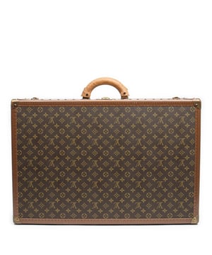 Louis Vuitton Tassen Alzer 70 Reistas in de Bruin Gecoat canvas in de Gouden Messing  hardware. Het product is in In Uitstekende Staat (A).
  Afmetingen: 70x46x21 cm 
  Inclusief accessoires: Handle Cover
      Conditie Notes : Slightly split upper corner coatings; small marks on interior
  BrandCo Paris vindt zeldzame artikelen in de beste staat voor ongelooflijke prijzen. Het is de moeite waard om geduldig te zijn! Koop met vertrouwen: alle artikelen van BrandCo Paris worden zorgvuldig geselecteerd en geverifieerd door ons team van experts.

  Alle artikelen worden geleverd met een certificaat van echtheid en verpakt door BrandCo Paris.

  Classificatietabel voor de conditie van het artikel:

  N (als nieuw)
  AA (perfecte staat)
  A (uitstekende staat)
  AB (zeer goede staat)
  B (goede/redelijke staat)