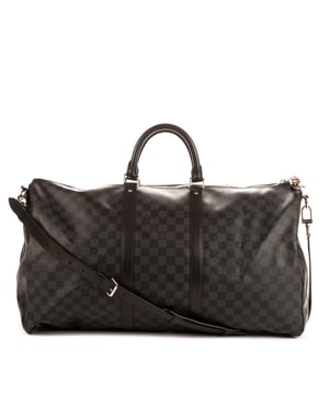 Louis Vuitton Bolsas Keepall Bandouliere 55 Bolsa de viaje en Grafito Lona recubierta y Plata hardware. El producto está en en Perfectas Condiciones (AA).
  Dimensiones: 55x31x24 cm 
  Accesorios incluidos: Cadenas; Key; Strap
    
  BrandCo Paris encuentra artículos raros y en las mejores condiciones a precios increíbles. ¡Vale la pena tener paciencia! Compra con confianza: todos los artículos de BrandCo Paris son seleccionados y autenticados cuidadosamente por nuestro equipo de expertos.
  Todos los artículos vienen con un certificado de autenticidad y un embalaje entregado por BrandCo Paris.
  Tabla de clasificación de la condición del artículo
  N (como nuevo)
  AA (perfecto estado)
  A (excelente estado)
  AB (muy buen estado)
  B (bueno/regular)