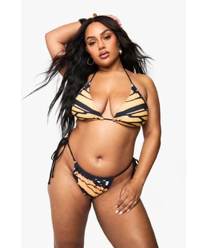 Striking butterfly print triangle bikini designed specifically for plus sizes
        Adjustable halterneck ties for customisable support and fit
        Side-tie bikini bottoms for a flattering and adjustable fit
        Oversize triangle cups offer enhanced coverage whilst maintaining a fashionable silhouette
        Stretchy fabric blend ensures comfort and flexibility for all-day beach wear
    
    Make a statement by the pool this summer with our Plus Oversize Triangle-Bikini featuring an eye-catching butterfly print. The adjustable halterneck design allows you to create your perfect fit, whilst the side-tie bottoms can be adjusted to suit your comfort level. Perfect for lounging poolside at a resort or soaking up the sun on a beach holiday, this bikini combines style with practicality. Pair with oversized sunglasses and a flowing kimono for trips to the beach bar, or layer under a loose linen shirt for casual coastal walks. The triangle design offers a timeless beach look that works for everything from relaxed sunbathing sessions to active days by the water. This Boohoo swimwear essential delivers confidence, comfort and contemporary style for your next sunny getaway.