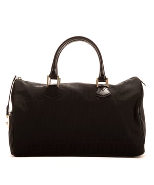 Fendi Bolsas Bauletto  Bolso en Negro Lienzo y Oro hardware. El producto está en en Perfectas Condiciones (AA).
  Dimensiones: 38x26x17 cm 
  Accesorios incluidos: NONE
    
  BrandCo Paris encuentra artículos raros y en las mejores condiciones a precios increíbles. ¡Vale la pena tener paciencia! Compra con confianza: todos los artículos de BrandCo Paris son seleccionados y autenticados cuidadosamente por nuestro equipo de expertos.
  Todos los artículos vienen con un certificado de autenticidad y un embalaje entregado por BrandCo Paris.
  Tabla de clasificación de la condición del artículo
  N (como nuevo)
  AA (perfecto estado)
  A (excelente estado)
  AB (muy buen estado)
  B (bueno/regular)
