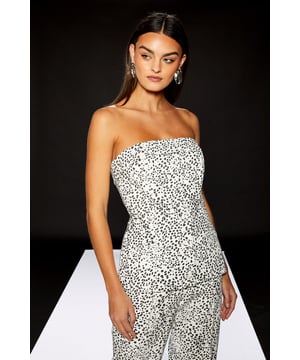 Striking bandeau design with button-through front detail
        Cotton sateen fabric offers a subtle sheen and comfortable stretch
        Part of the exclusive RUNWAY 1.8.1.8 collection
        Structured silhouette that flatters the dcolletage
        Versatile length perfect for pairing with high-waisted bottoms
    
    Make a confident statement in this eye-catching Warehouse bandeau top from the RUNWAY 1.8.1.8 collection. The button-through detail adds a distinctive touch to this strapless design, whilst the cotton-rich fabric provides both structure and comfort for all-day wear. Style with the matching printed trousers as seen on our model for a coordinated daytime ensemble that commands attention. For a more relaxed look, pair with your favourite high-waisted denim and flat sandals for weekend brunches or casual gatherings. The versatile print works brilliantly with gold-toned jewellery and a simple clutch for evening drinks. This bandeau top offers the perfect balance of edgy sophistication and feminine charm that's characteristic of the Warehouse brand - ideal for the fashion-forward woman who appreciates distinctive yet wearable pieces.