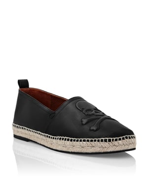We hebben onze eigen draai gegeven aan een zomerklassieker: espadrilles. Onze versie heeft een leren bovenkant met het iconische doodshoofd in reliëf en de contouren geborduurd, en de met touw versierde tussenzool. Rubberen buitenzool. Geperforeerde leren voering.