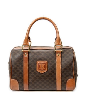 Celine Bolsas Vintage Mini Boston  Bolso en Marrón Lona recubierta y Oro hardware. El producto está en en Excelentes Condiciones (A).
  Dimensiones: 25x17x15 cm 
  Accesorios incluidos: None
    
  BrandCo Paris encuentra artículos raros y en las mejores condiciones a precios increíbles. ¡Vale la pena tener paciencia! Compra con confianza: todos los artículos de BrandCo Paris son seleccionados y autenticados cuidadosamente por nuestro equipo de expertos.
  Todos los artículos vienen con un certificado de autenticidad y un embalaje entregado por BrandCo Paris.
  Tabla de clasificación de la condición del artículo
  N (como nuevo)
  AA (perfecto estado)
  A (excelente estado)
  AB (muy buen estado)
  B (bueno/regular)