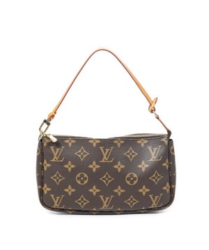 Louis Vuitton Tassen Accessory Pouch  Handtas in de Bruin Gecoat canvas in de Gouden Messing  hardware. Het product is in In Uitstekende Staat (A).
  Afmetingen: 21x13x3 cm 
  Inclusief accessoires: None
      
  BrandCo Paris vindt zeldzame artikelen in de beste staat voor ongelooflijke prijzen. Het is de moeite waard om geduldig te zijn! Koop met vertrouwen: alle artikelen van BrandCo Paris worden zorgvuldig geselecteerd en geverifieerd door ons team van experts.

  Alle artikelen worden geleverd met een certificaat van echtheid en verpakt door BrandCo Paris.

  Classificatietabel voor de conditie van het artikel:

  N (als nieuw)
  AA (perfecte staat)
  A (uitstekende staat)
  AB (zeer goede staat)
  B (goede/redelijke staat)