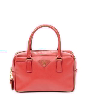 Prada Taschen Small Top Handle  Handtasche und Rot Kalbsleder und Gold hardware. Das Produkt ist auf In Uitstekende Staat (A).
  Abmessungen: 24.5x15.5x8 cm 
  Zubehör inklusive: Card; Dustbag; Cadenas; Keys in Clochette
  
  BrandCo Paris hat seltene Artikel und die besten Konditionen zu unglaublichen Preisen vorgestellt. ¡Vale la pena tener paciencia! Kaufen Sie mit Vertrauen: Alle Artikel von BrandCo Paris sind von unserem Expertenteam ausgewählt und authentisch.
  Alle Artikel enthalten ein Echtheitszertifikat und wurden von BrandCo Paris übernommen.
  Tabelle zur Klassifizierung des Artikelzustands
  N (wie neu)
  AA (perfekter Zustand)
  A (ausgezeichneter Zustand)
  AB (sehr guter Zustand)
  B (gut/mittelmäßig)