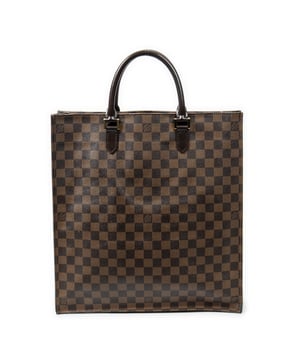Louis Vuitton Taschen Sac Plat  Handtasche und Braun Beschichtete Leinwand und Goldenes Messing hardware. Das Produkt ist auf In Uitstekende Staat (A).
  Abmessungen: 36x38x9 cm 
  Zubehör inklusive: None
  
  BrandCo Paris hat seltene Artikel und die besten Konditionen zu unglaublichen Preisen vorgestellt. ¡Vale la pena tener paciencia! Kaufen Sie mit Vertrauen: Alle Artikel von BrandCo Paris sind von unserem Expertenteam ausgewählt und authentisch.
  Alle Artikel enthalten ein Echtheitszertifikat und wurden von BrandCo Paris übernommen.
  Tabelle zur Klassifizierung des Artikelzustands
  N (wie neu)
  AA (perfekter Zustand)
  A (ausgezeichneter Zustand)
  AB (sehr guter Zustand)
  B (gut/mittelmäßig)