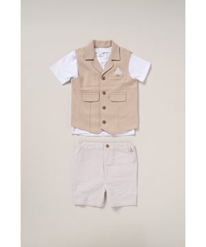 Keep your little one looking stylish and feeling comfy with this casual tee, shorts, and waistcoat set from Little Gent. Perfect for events or days out, this outfit combines effortless charm with all-day comfort. Whether it’s a family gathering or a fun outing, it’s a great choice for any occasion!