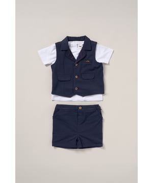 Keep your little one looking stylish and feeling comfy with this casual tee, shorts, and waistcoat set from Little Gent. Perfect for events or days out, this outfit combines effortless charm with all-day comfort. Whether it’s a family gathering or a fun outing, it’s a great choice for any occasion!