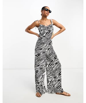 Jumpsuits & Playsuits by Miss Selfridge No need for a dress to impress V-neck Tie straps Tie-back fastening Wide leg Regular fitSold By: Asos