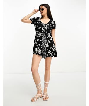 Jumpsuits & Playsuits by ASOS DESIGN Summer, styled V-neck Short sleeves Tie front Zip-back fastening Regular fitSold By: Asos